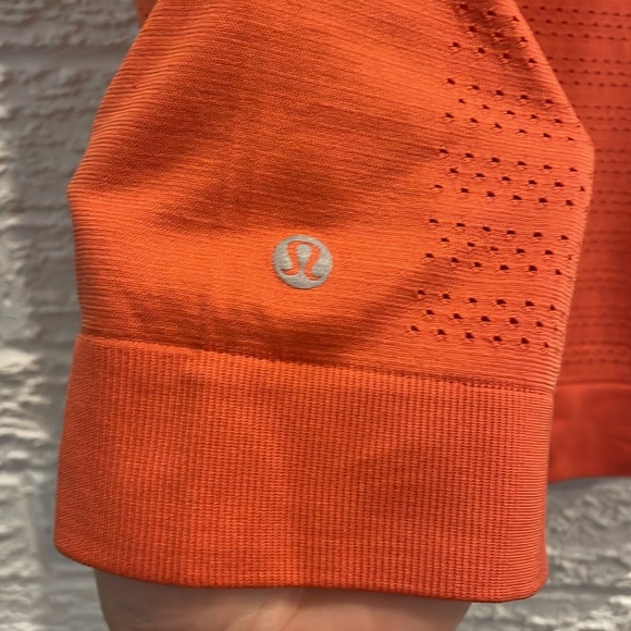 Lululemon tank. - Picture 4 of 4